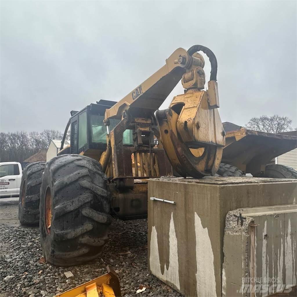 CAT 545 목재스키더