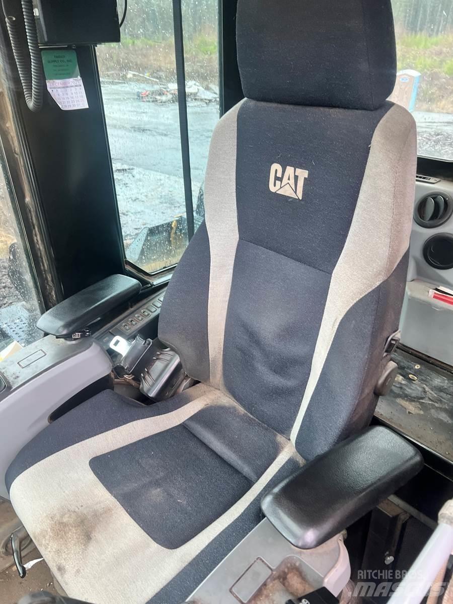 CAT 558LL 굴절식 크레인