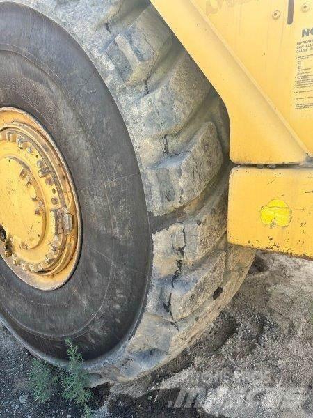 CAT 621G 스크레이퍼