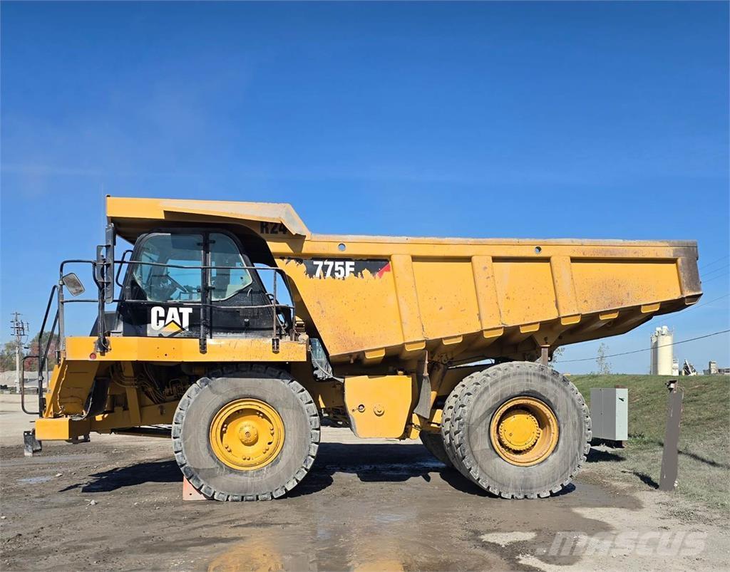 CAT 775F 연결식 홀러