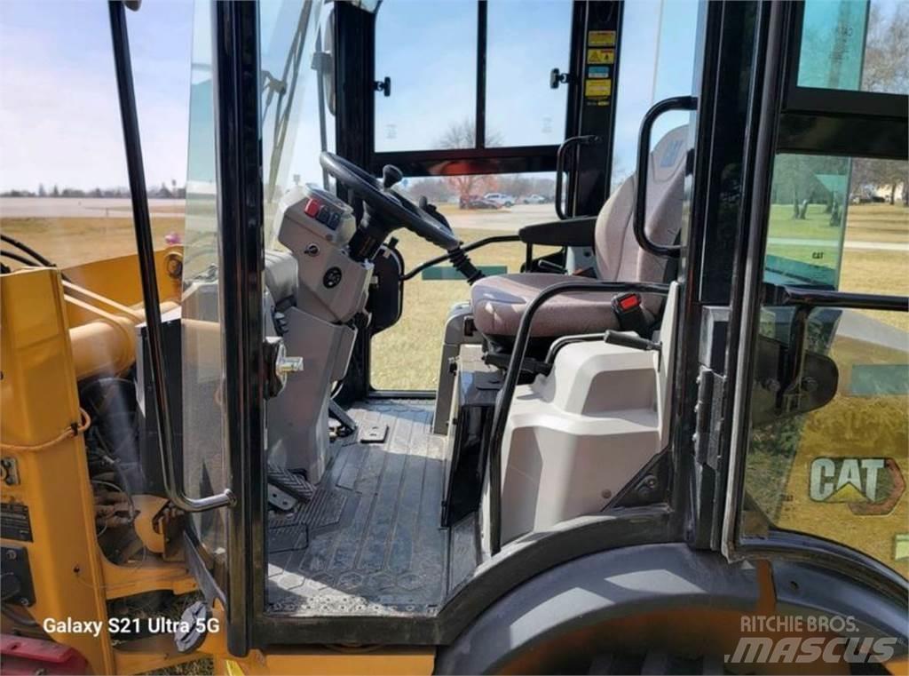CAT 903D  휠로우더