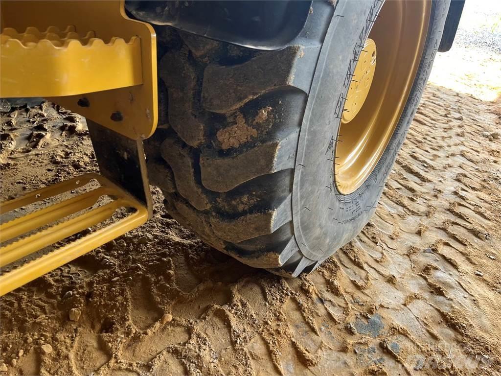 CAT 908M  휠로우더