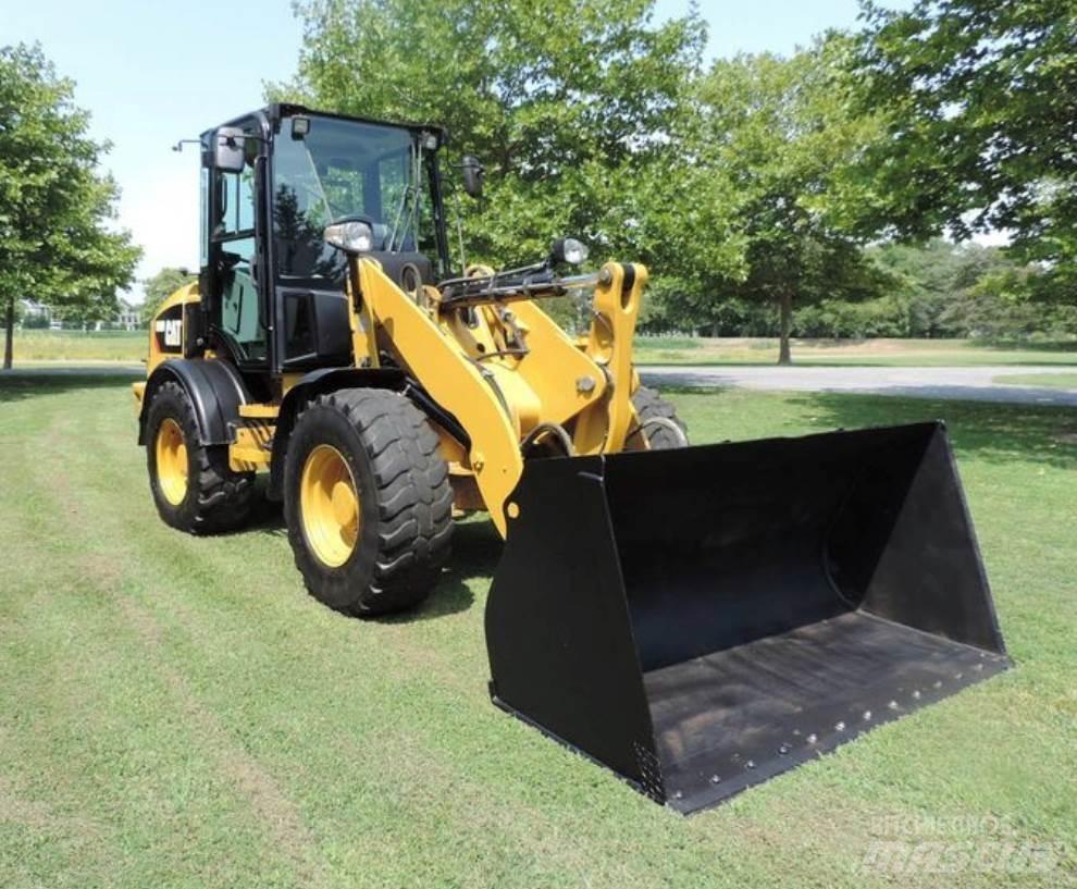 CAT 908M  휠로우더