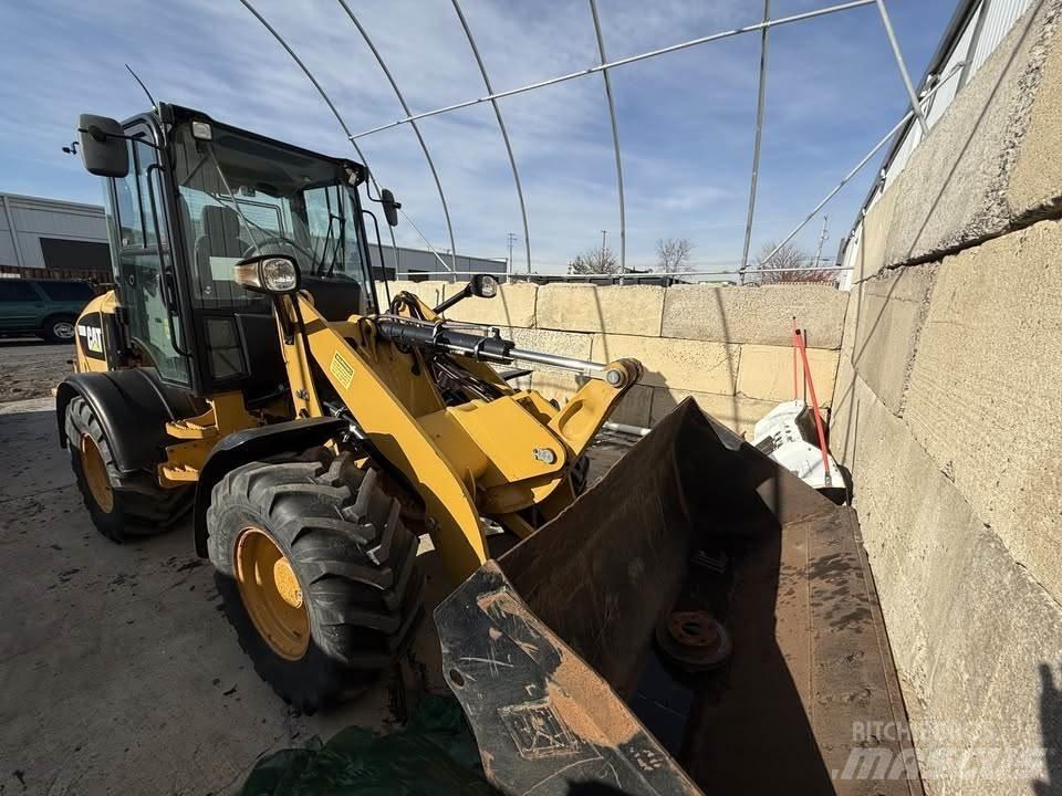 CAT 908M  휠로우더