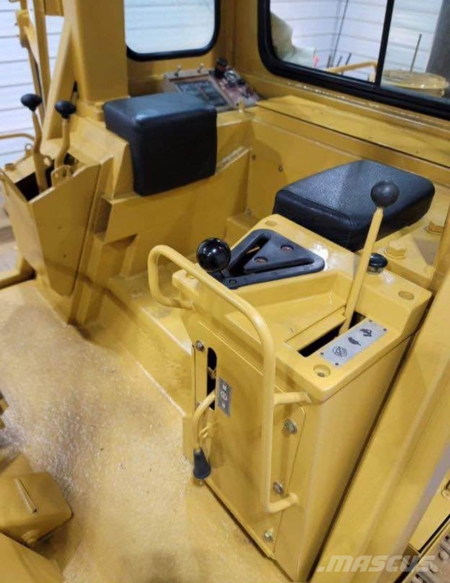 CAT 943 궤도식 로우더