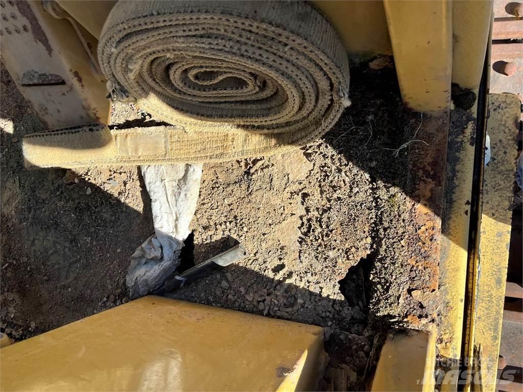 CAT 973 궤도식 로우더