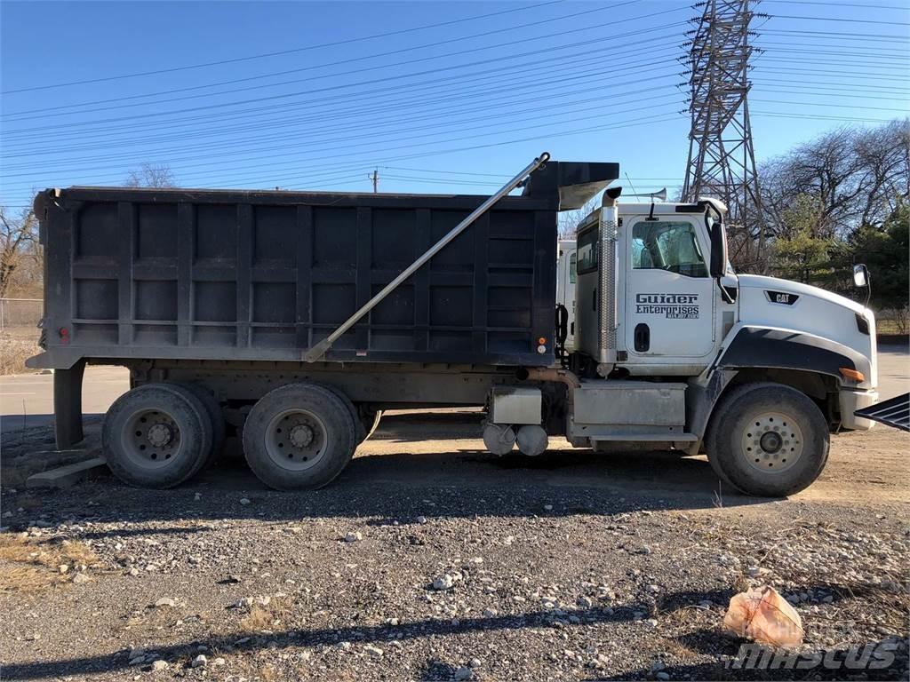 CAT CT660 덤프 트럭