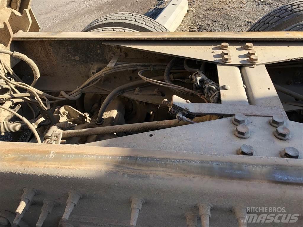 CAT CT660 덤프 트럭