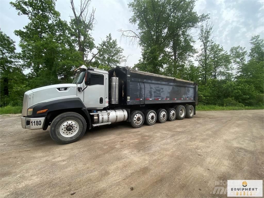 CAT CT660 덤프 트럭