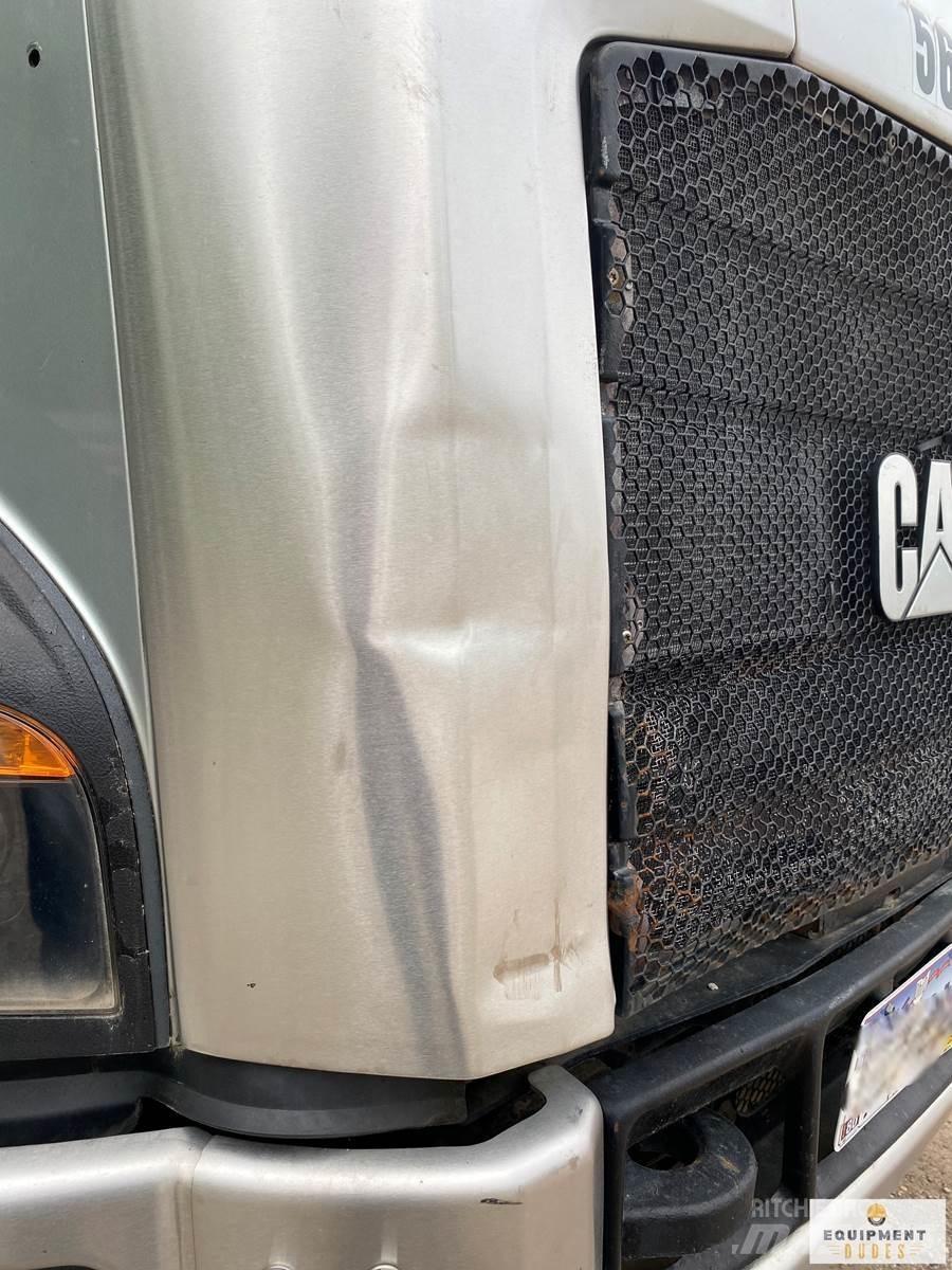 CAT CT660 덤프 트럭