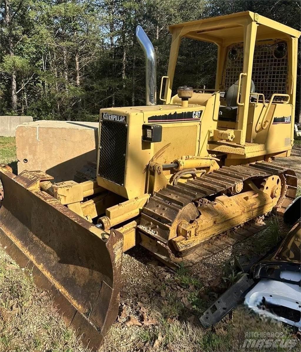 CAT D3B 크롤러 도저