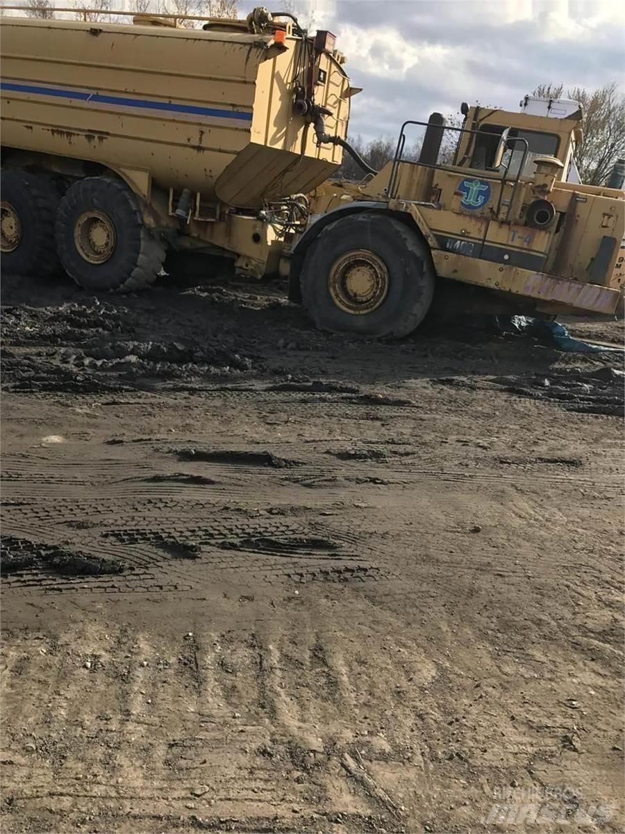 CAT D400 탱커 트럭