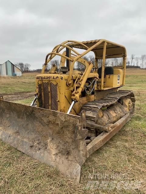 CAT D4D 크롤러 도저