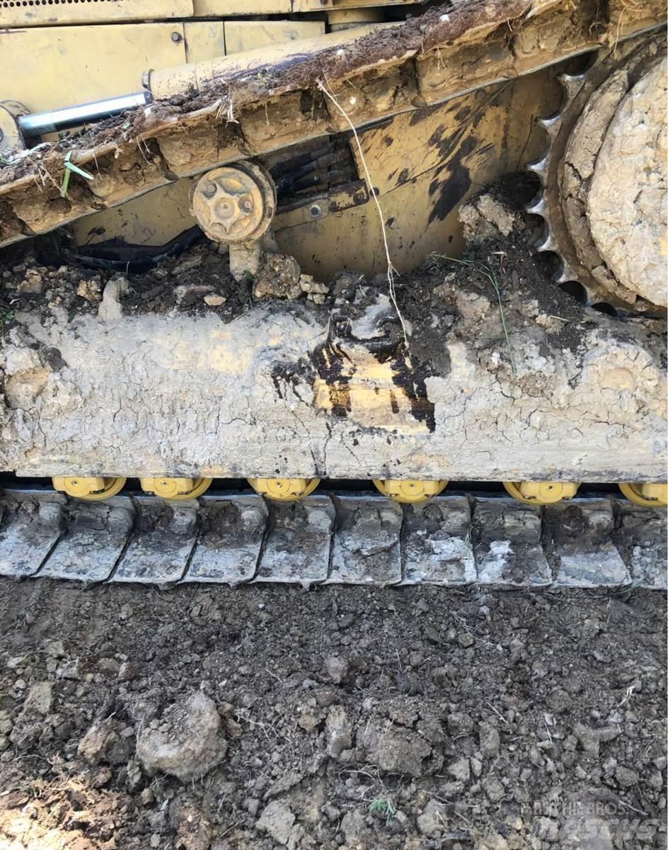 CAT D5M 크롤러 도저