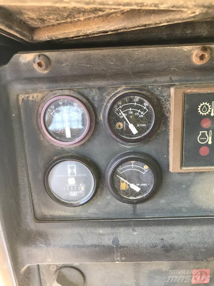 CAT D5M 크롤러 도저