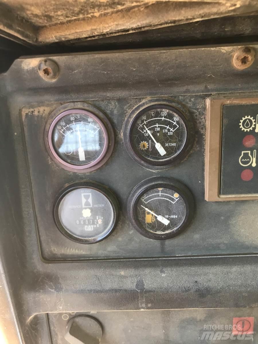 CAT D5M 크롤러 도저