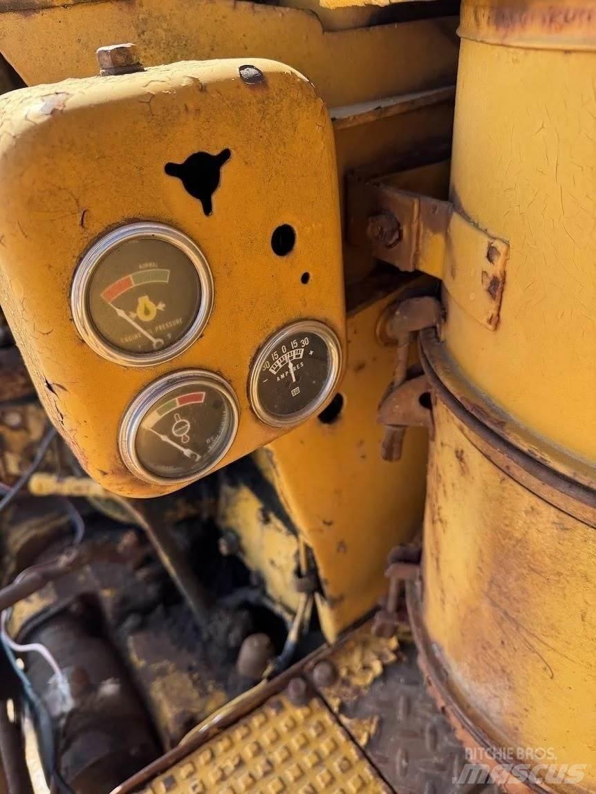 CAT D7 크롤러 도저