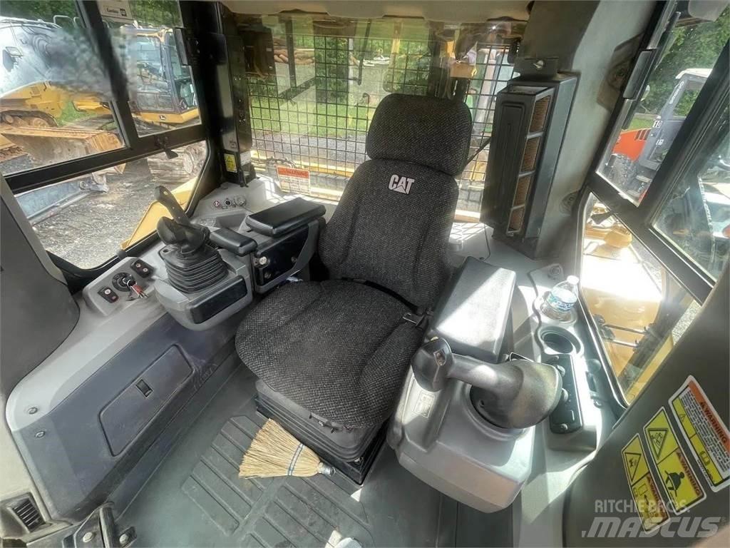 CAT D7E 크롤러 도저