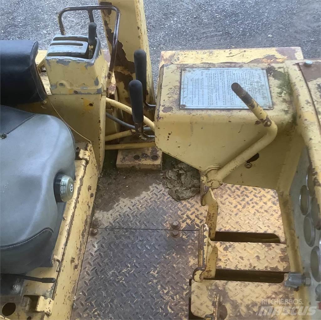 CAT D7F 크롤러 도저
