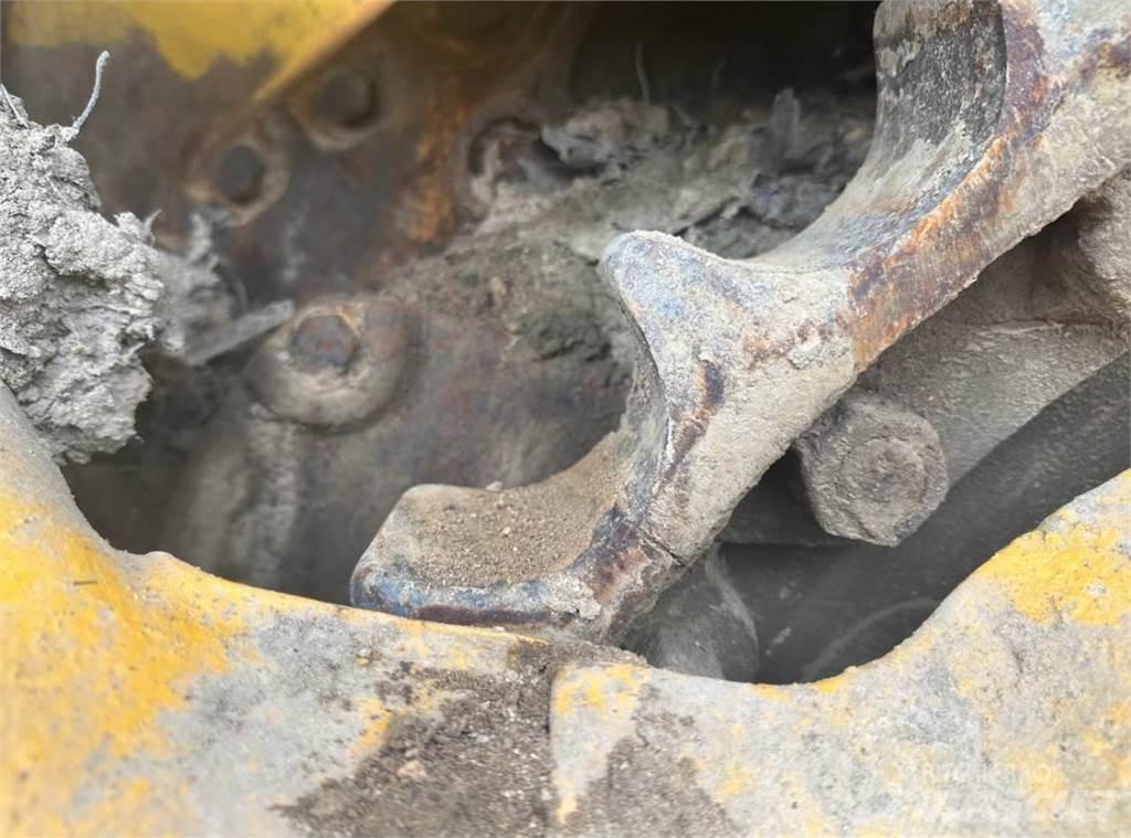 CAT D85E 크롤러 도저
