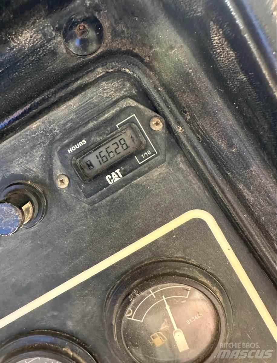 CAT D8N 크롤러 도저