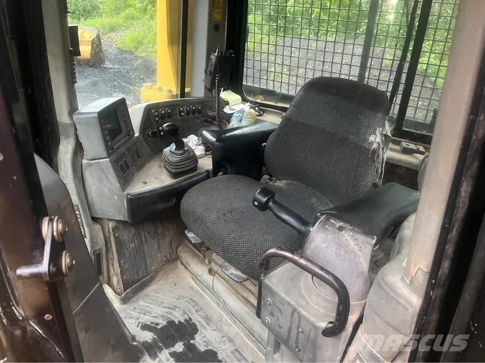 CAT D8T 크롤러 도저