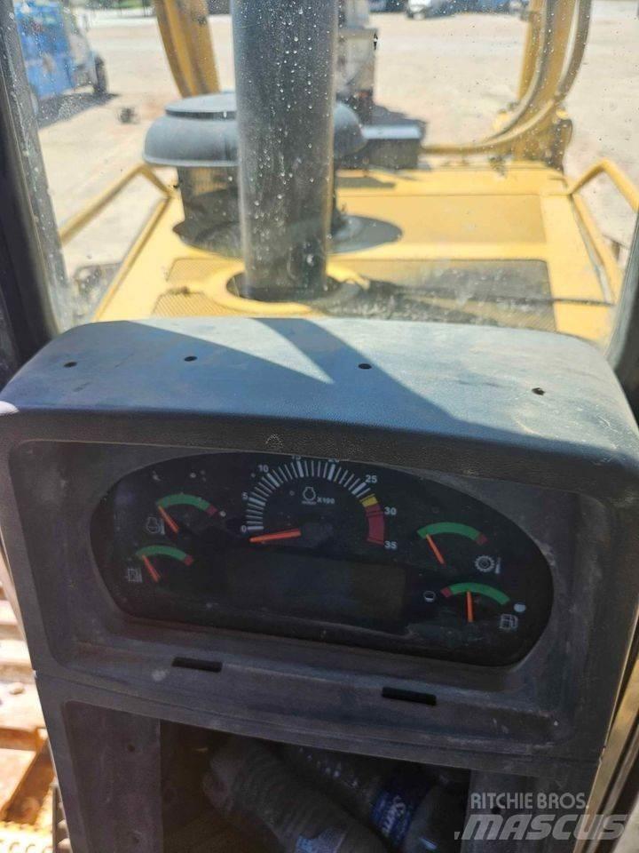 CAT D8T 크롤러 도저