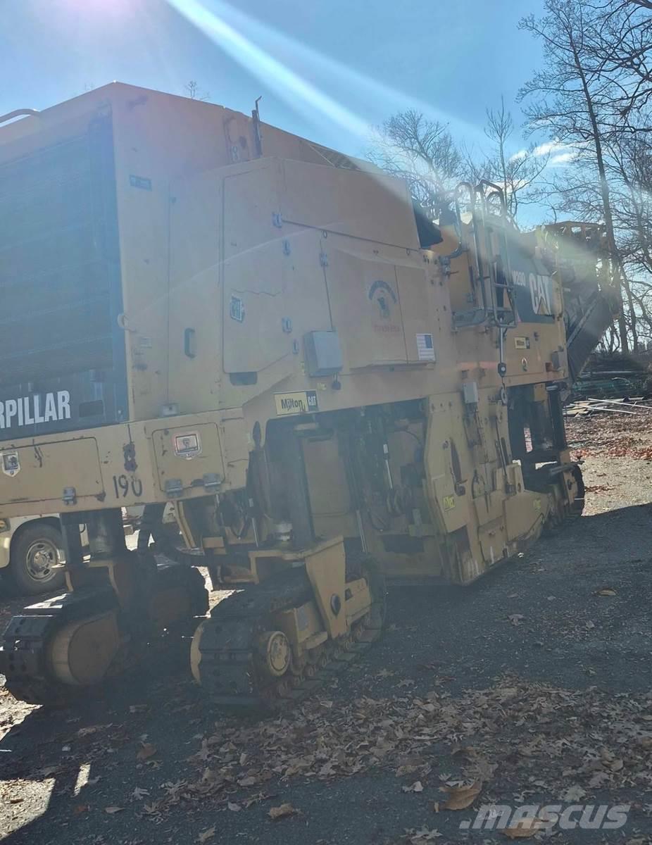 CAT PM200 아스팔트 콜드 밀링 기계