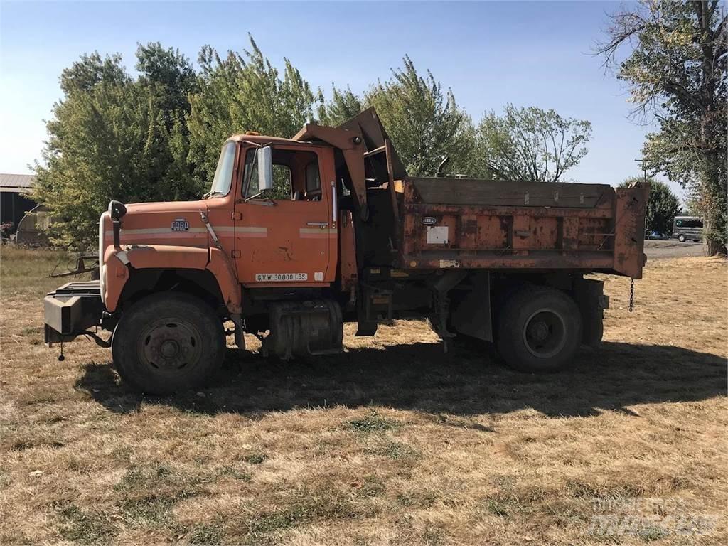 Ford 8000 덤프 트럭