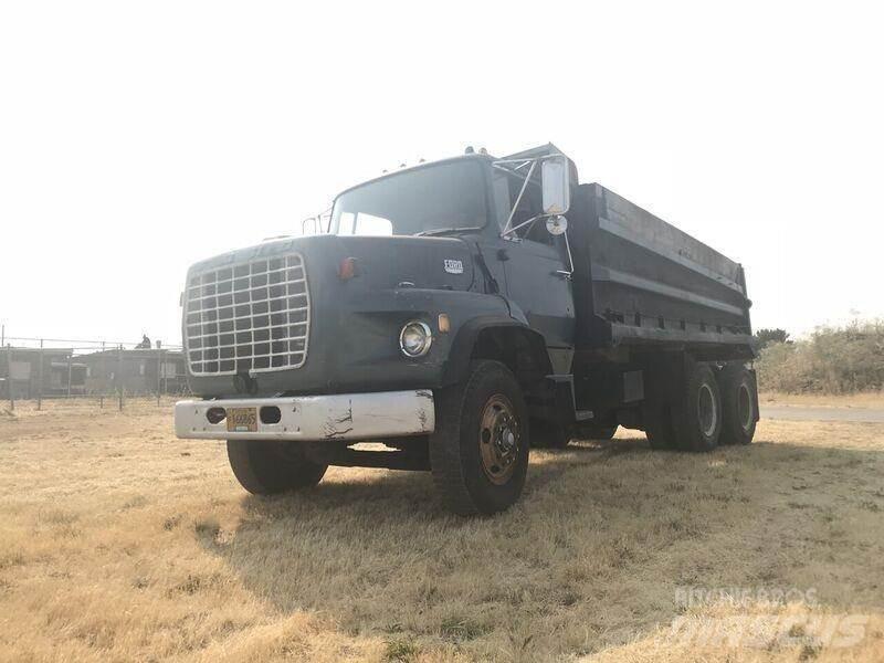 Ford 8000 덤프 트럭
