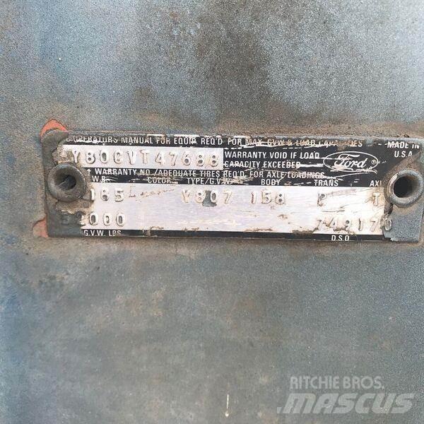 Ford 8000 덤프 트럭