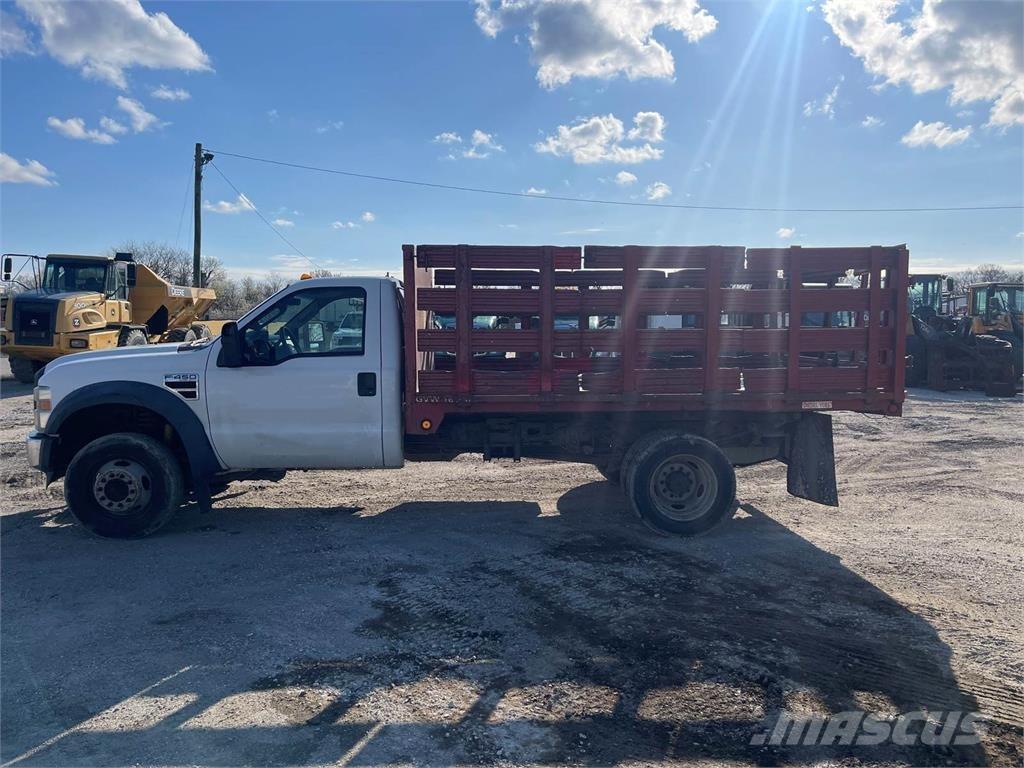 Ford F-450 가축 운반용 트럭