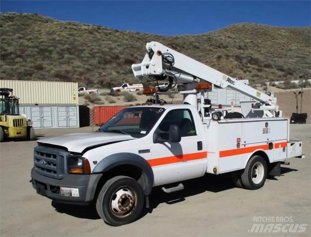 Ford F-550 트럭 탑재 고소작업대