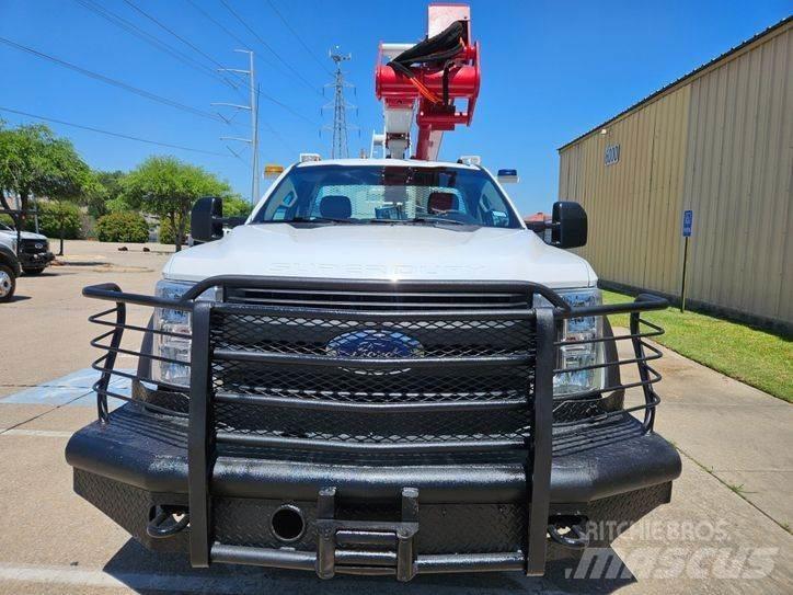 Ford F-550 트럭 탑재 고소작업대