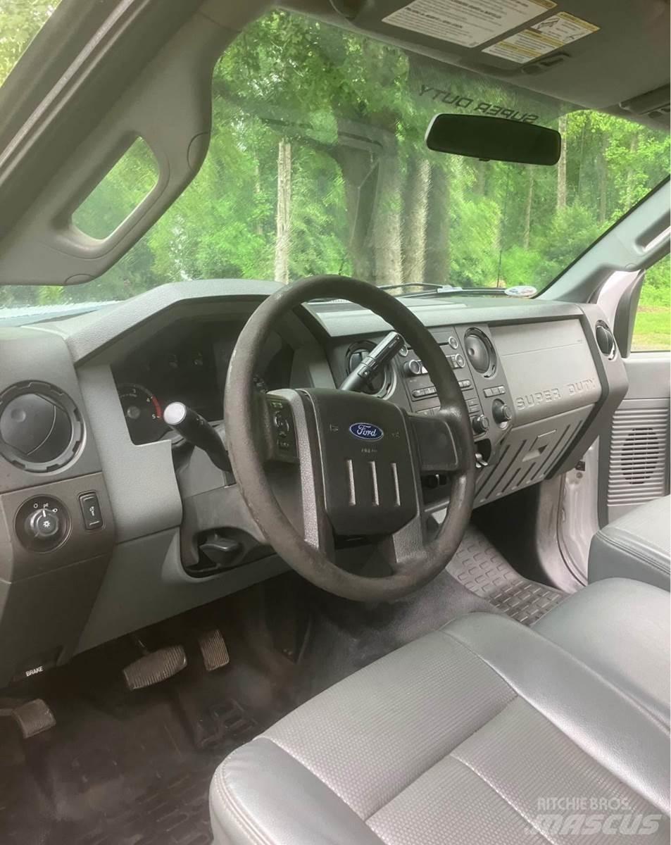 Ford F-550 덤프 트럭