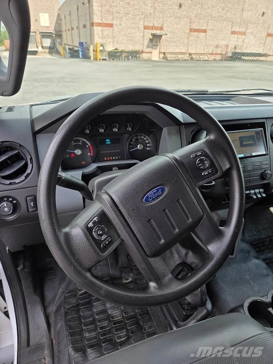 Ford F-650 탑차 트럭