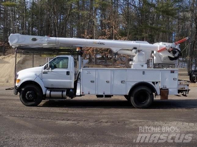 Ford F-750 트럭 탑재 고소작업대