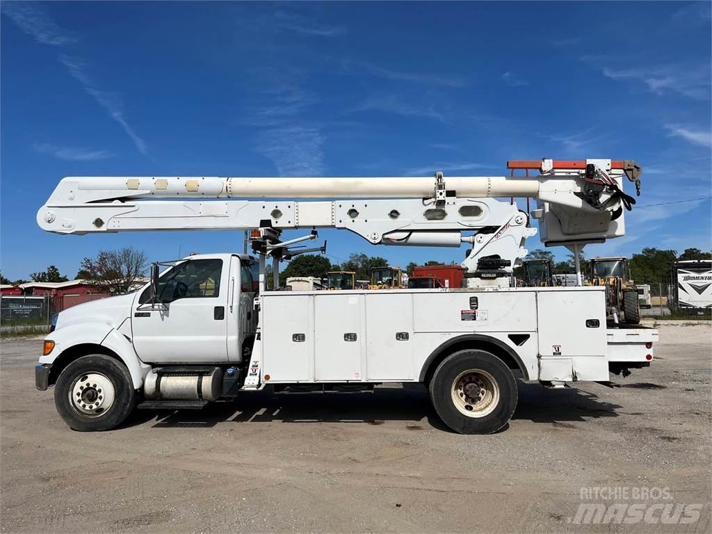 Ford F-750 트럭 탑재 고소작업대