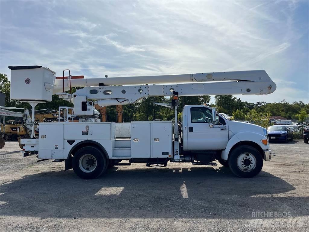 Ford F-750 트럭 탑재 고소작업대