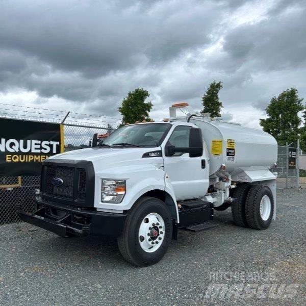 Ford F-750 탱커 트럭