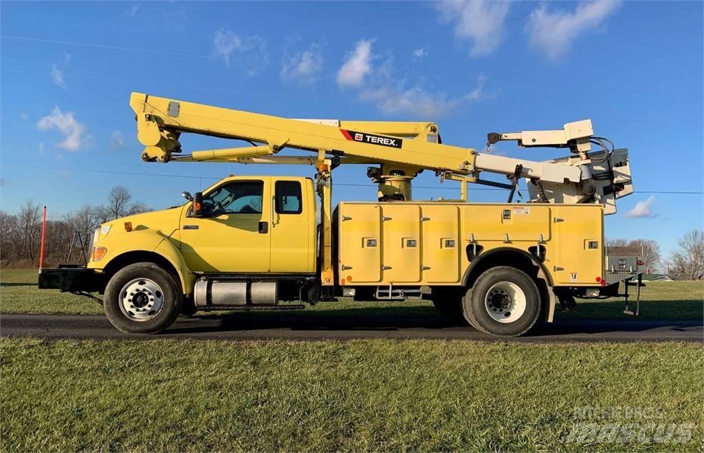 Ford F-750 트럭 탑재 고소작업대