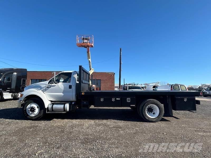 Ford F-750 플랫베드/드롭사이드 트럭