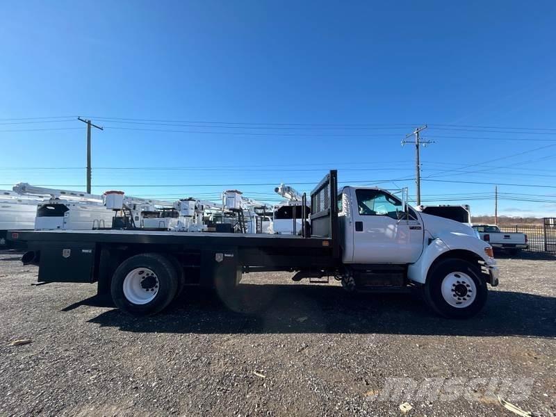 Ford F-750 플랫베드/드롭사이드 트럭