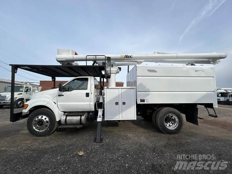 Ford F-750 트럭 탑재 고소작업대