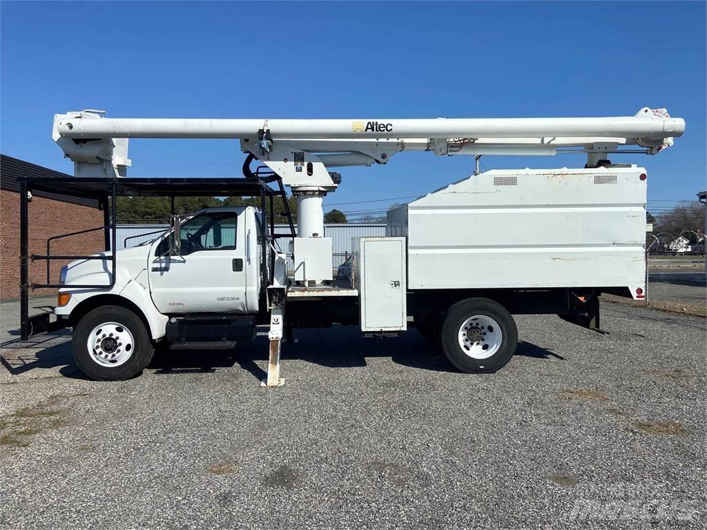 Ford F-750 트럭 탑재 고소작업대
