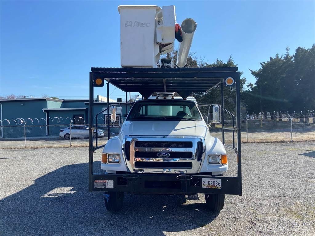 Ford F-750 트럭 탑재 고소작업대
