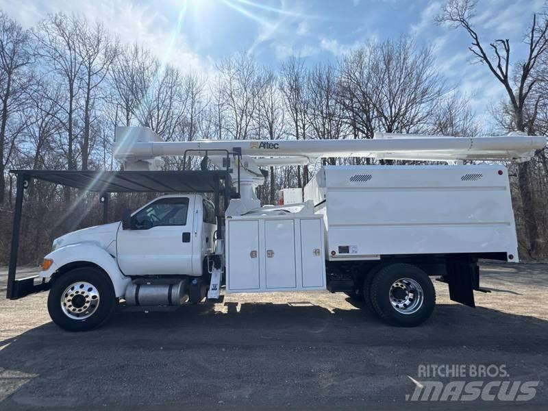Ford F-750 트럭 탑재 고소작업대