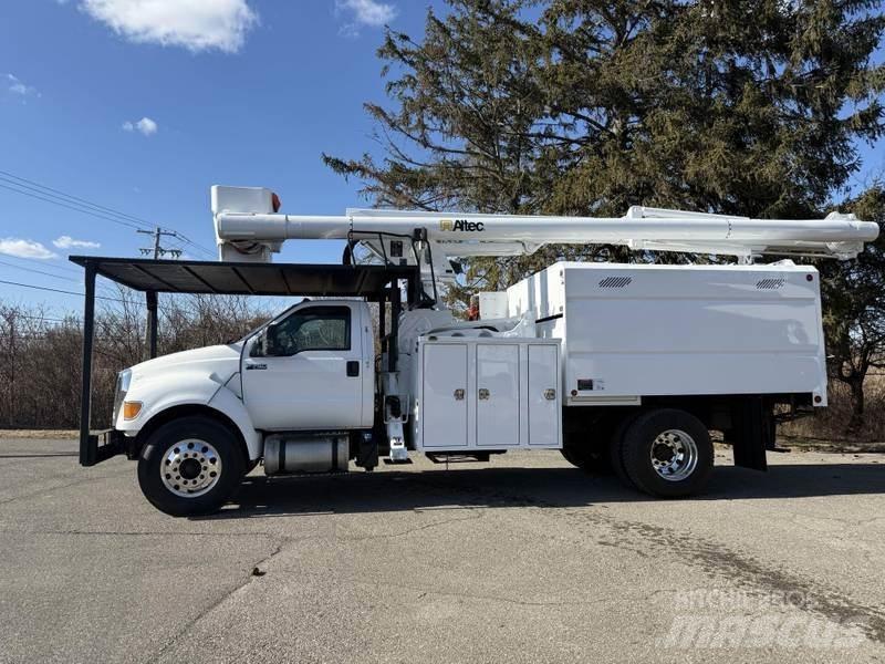 Ford F-750 트럭 탑재 고소작업대
