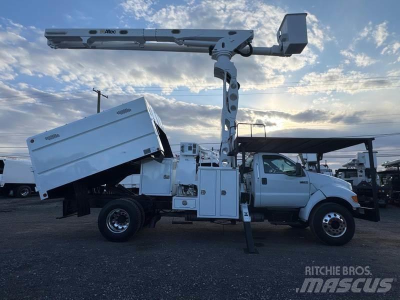 Ford F-750 트럭 탑재 고소작업대