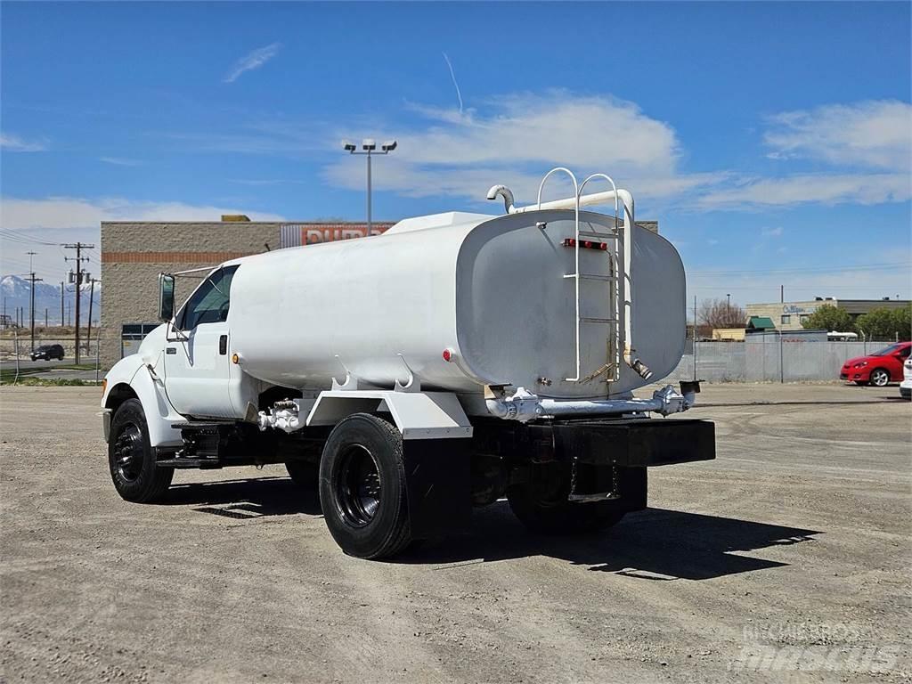Ford F-750 탱커 트럭